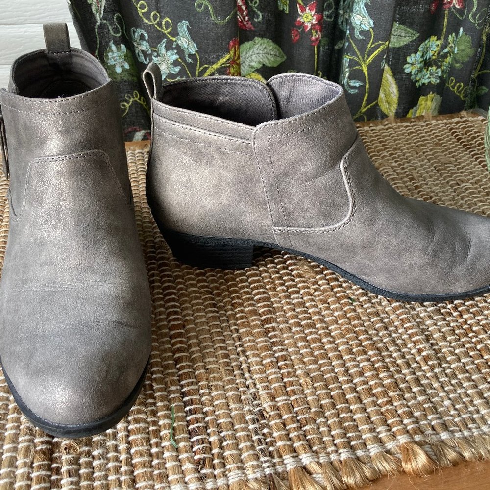 Arizona Pewter Gray Ankle Boot 9.5